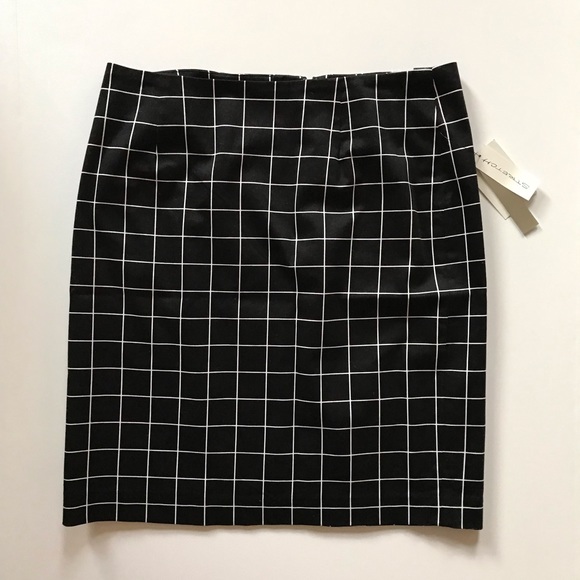 Amanda & Chelsea Dresses & Skirts - Amanda and Chelsea skirt. Size 4 NWT